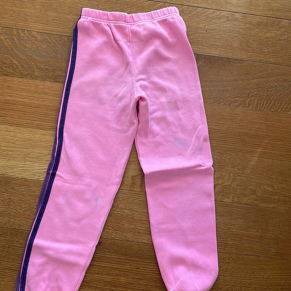 A little bit stained - Picture 2 of 2